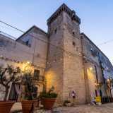 L'ingresso principale delle galleria si trova nel rione Canneto, ai piedi dell�imponente palazzo dei marchesi Nicolai.Raggiungiamo l�edificio in piazza Giosu� Galtieri, dove � ben riconoscibile dalla alta torre Normanna che lo sovrasta